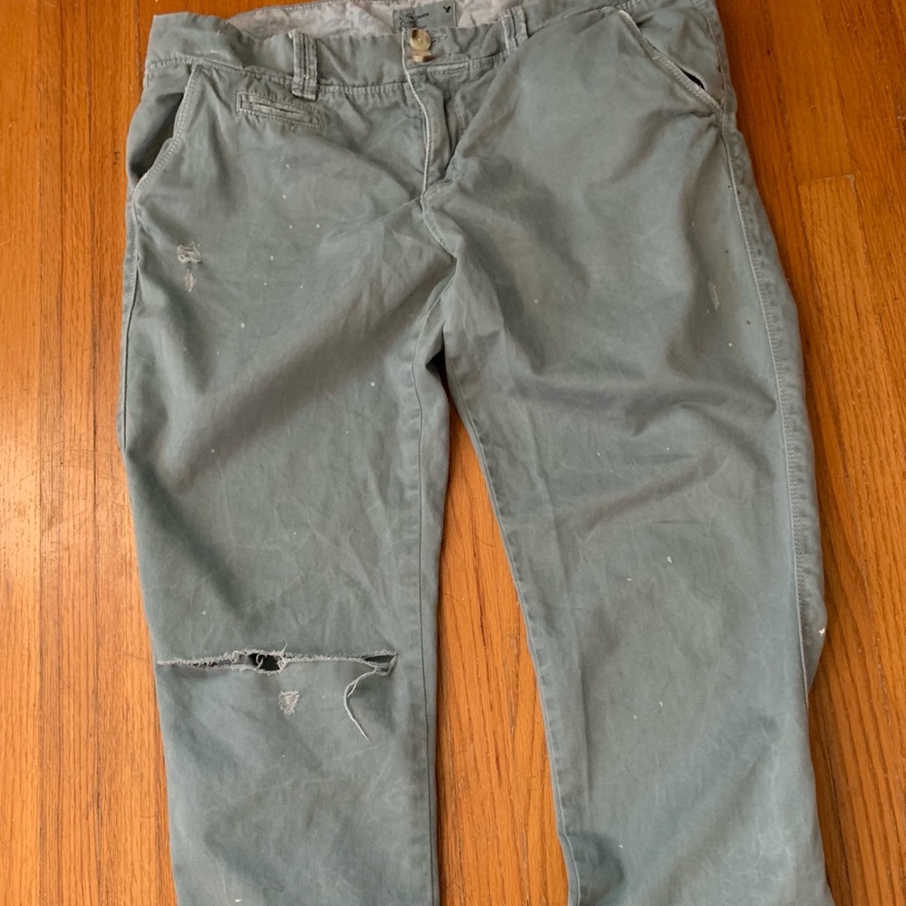 AEO Cropped Distressed Twill Pant